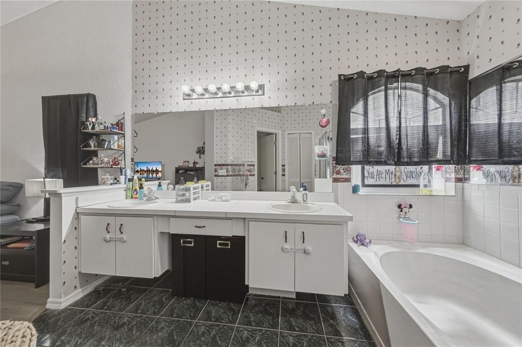 En Venta: $285,000 (3 camas, 2 baños, 1462 Pies cuadrados)