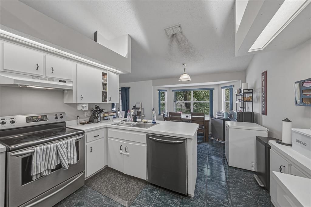 En Venta: $285,000 (3 camas, 2 baños, 1462 Pies cuadrados)