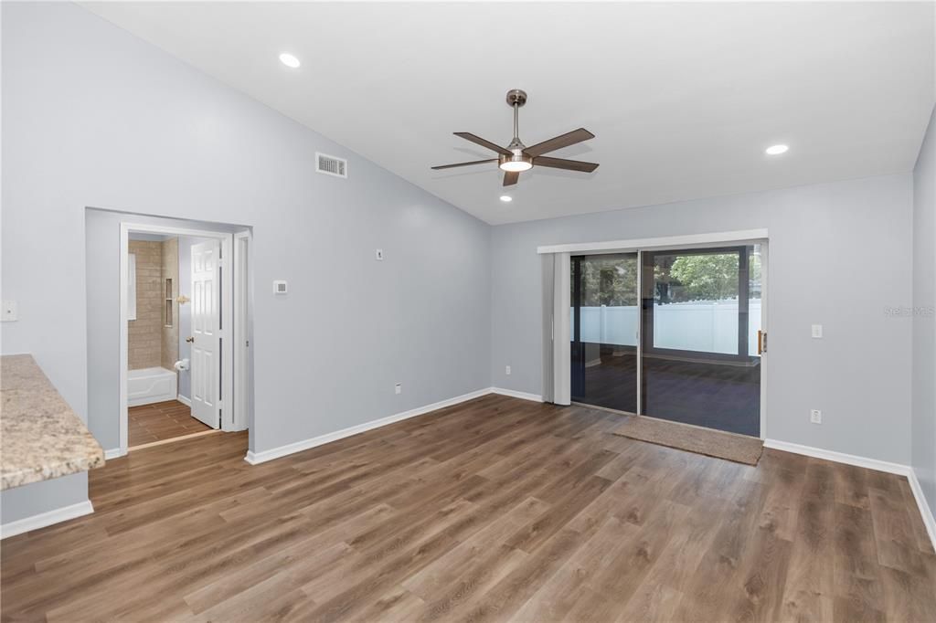 For Sale: $355,000 (3 beds, 2 baths, 1254 Square Feet)