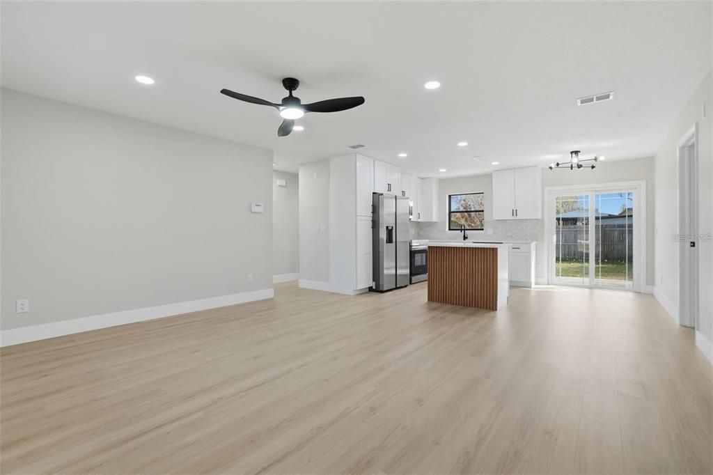 В аренду: $2,595 (3 спален, 2 ванн, 1550 Квадратных фут)