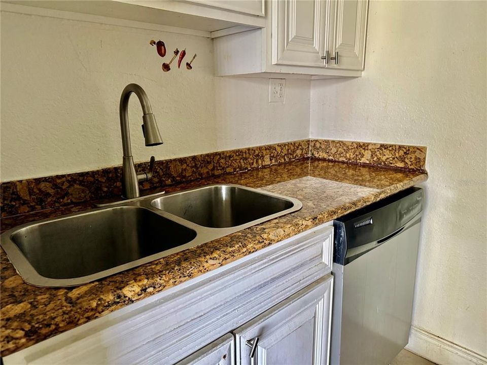 En Venta: $139,900 (3 camas, 2 baños, 1270 Pies cuadrados)