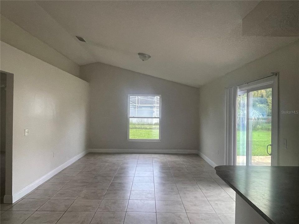 В аренду: $1,700 (3 спален, 2 ванн, 1776 Квадратных фут)