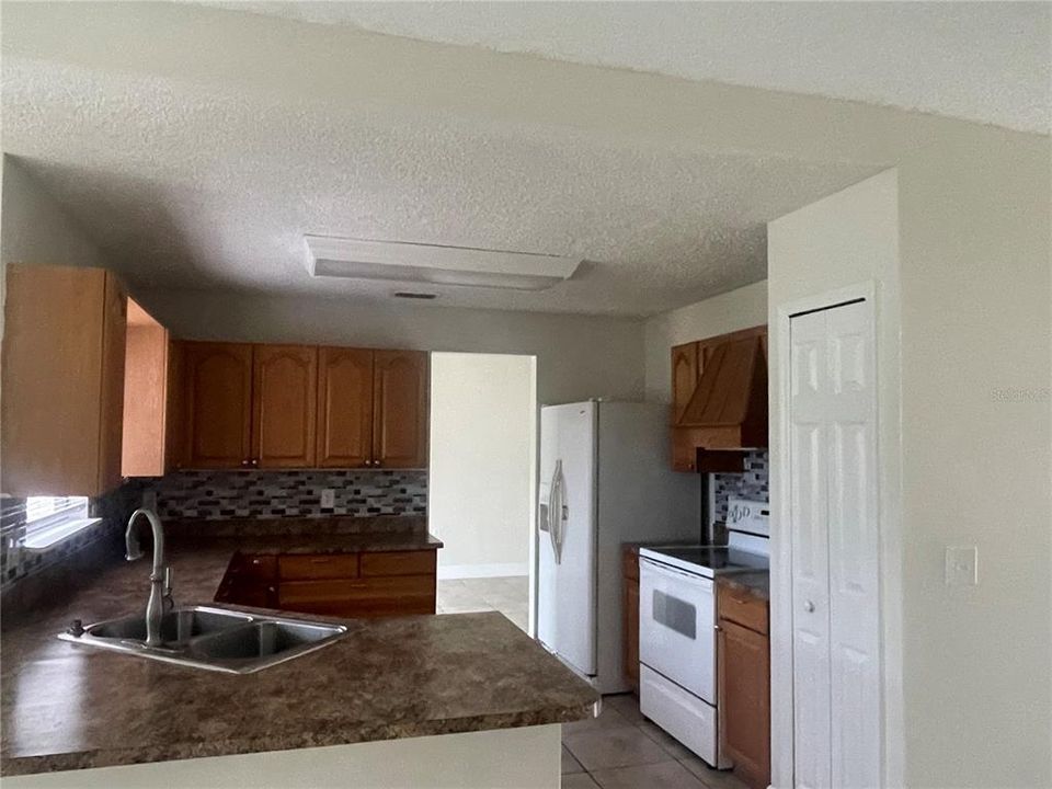 В аренду: $1,700 (3 спален, 2 ванн, 1776 Квадратных фут)
