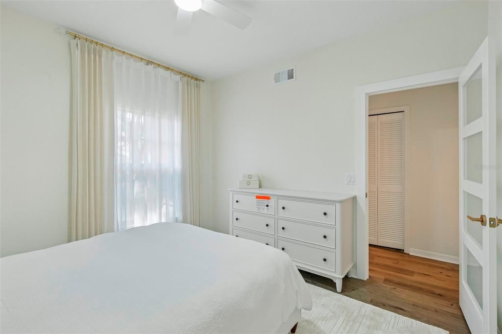 For Sale: $160,000 (1 beds, 1 baths, 812 Square Feet)
