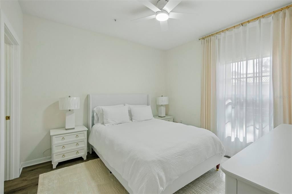 For Sale: $160,000 (1 beds, 1 baths, 812 Square Feet)