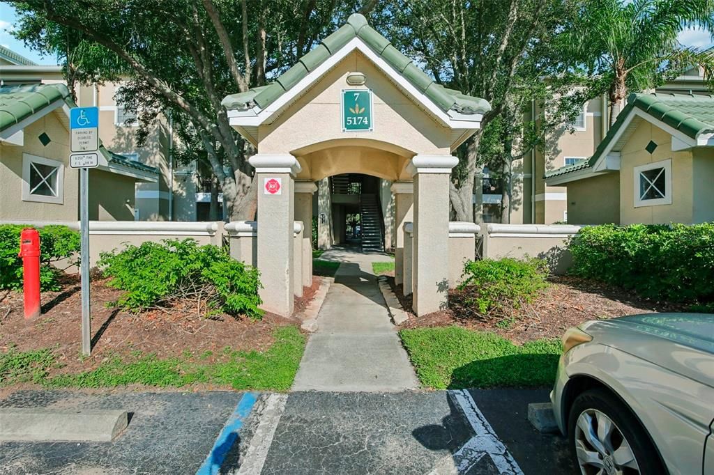 For Sale: $160,000 (1 beds, 1 baths, 812 Square Feet)