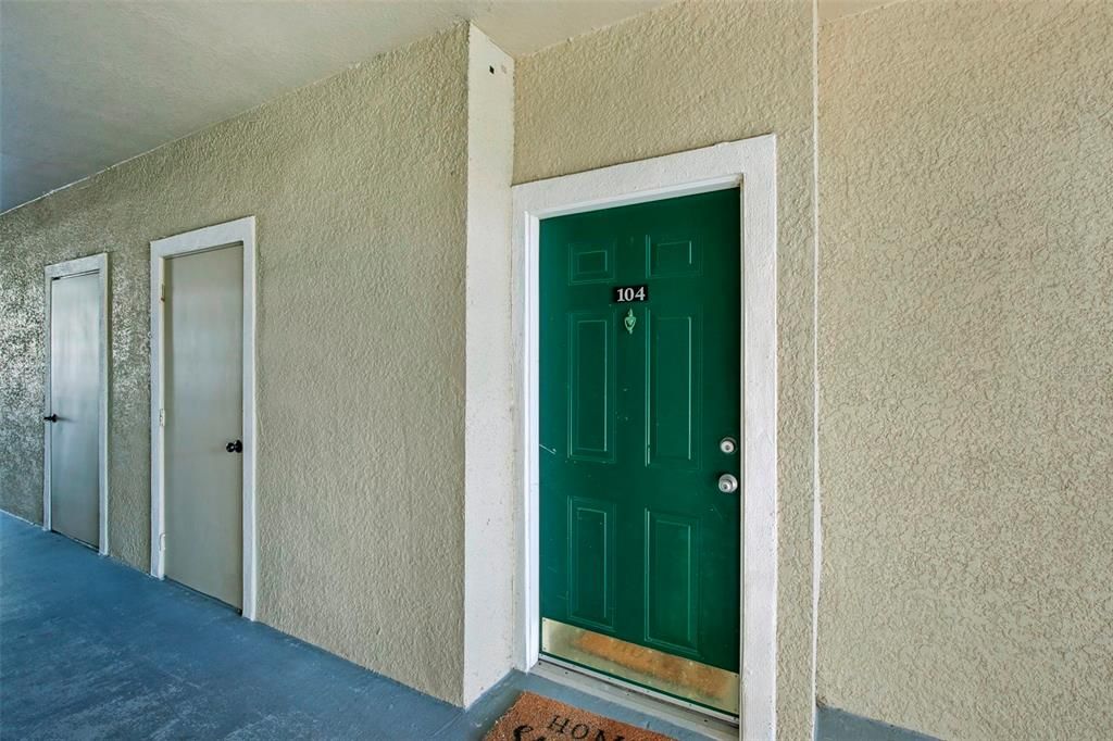 For Sale: $160,000 (1 beds, 1 baths, 812 Square Feet)