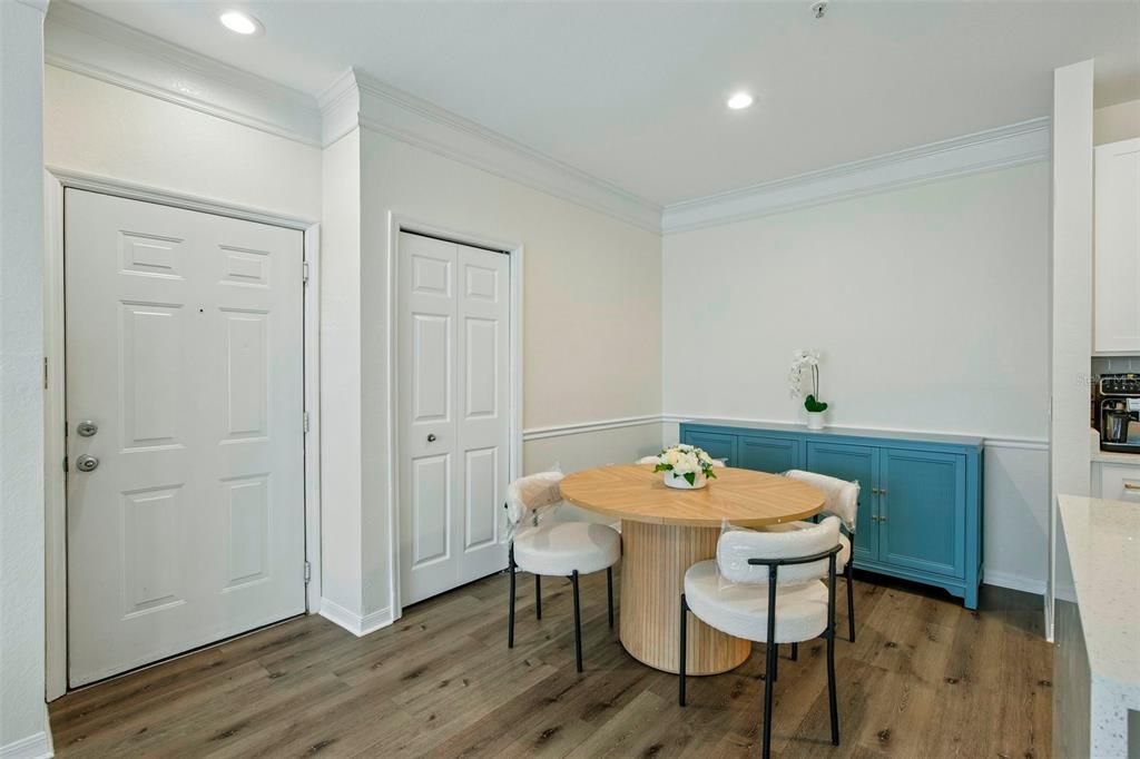 For Sale: $160,000 (1 beds, 1 baths, 812 Square Feet)