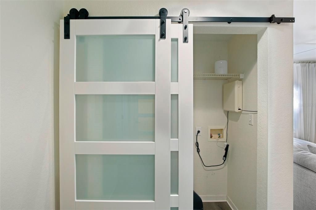 For Sale: $160,000 (1 beds, 1 baths, 812 Square Feet)
