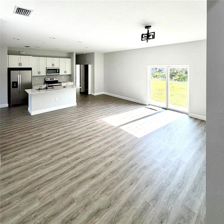 На продажу: $339,900 (4 спален, 2 ванн, 1636 Квадратных фут)