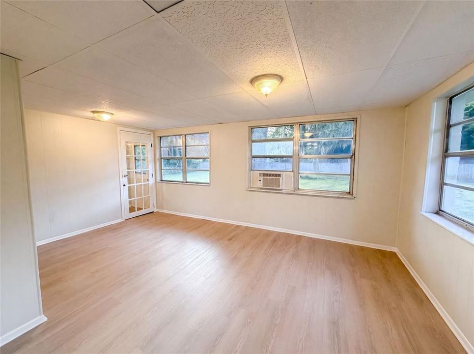 На продажу: $219,000 (3 спален, 2 ванн, 1194 Квадратных фут)