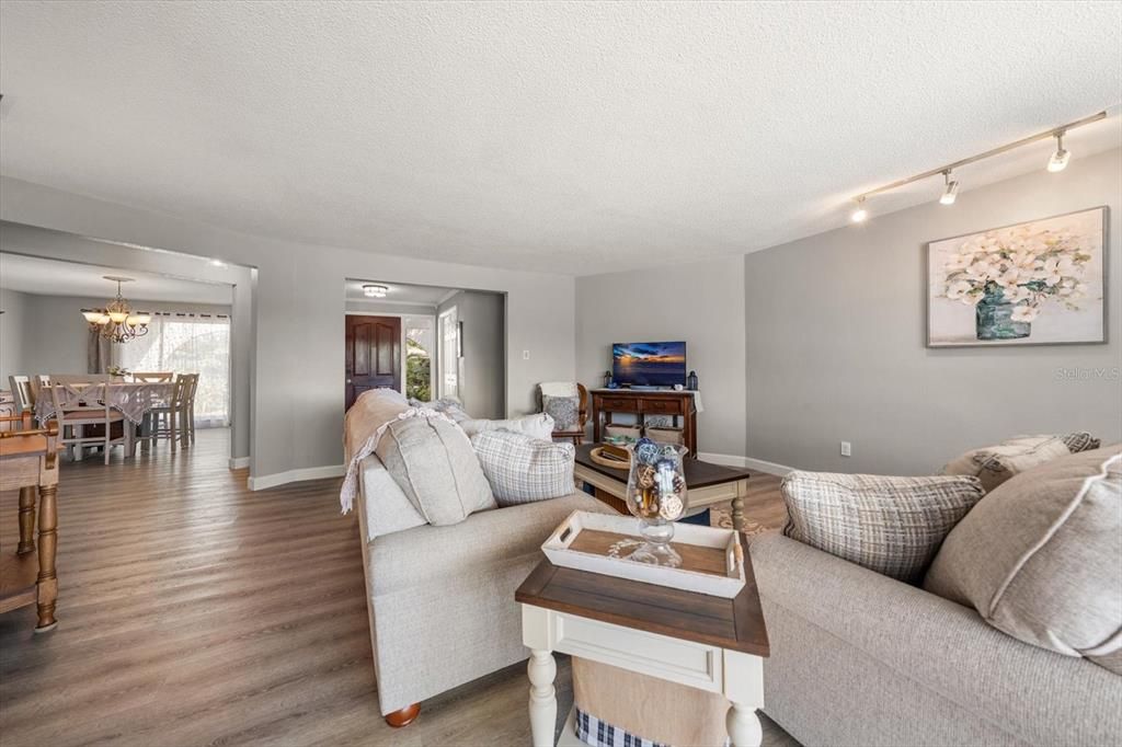 En Venta: $850,000 (4 camas, 3 baños, 2629 Pies cuadrados)