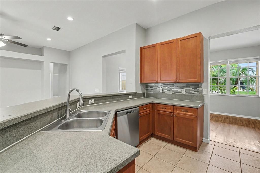 En Venta: $324,900 (4 camas, 2 baños, 1802 Pies cuadrados)