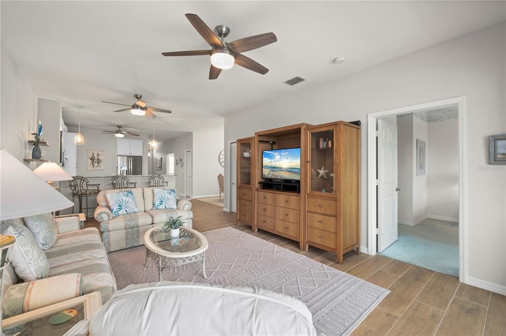 For Sale: $319,000 (3 beds, 2 baths, 1517 Square Feet)