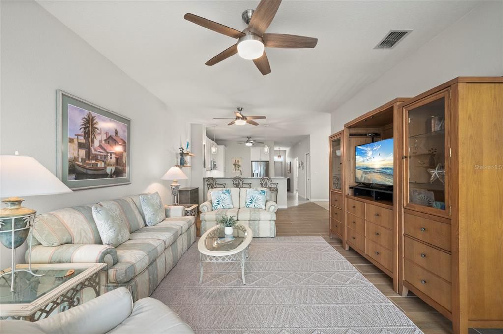 For Sale: $319,000 (3 beds, 2 baths, 1517 Square Feet)