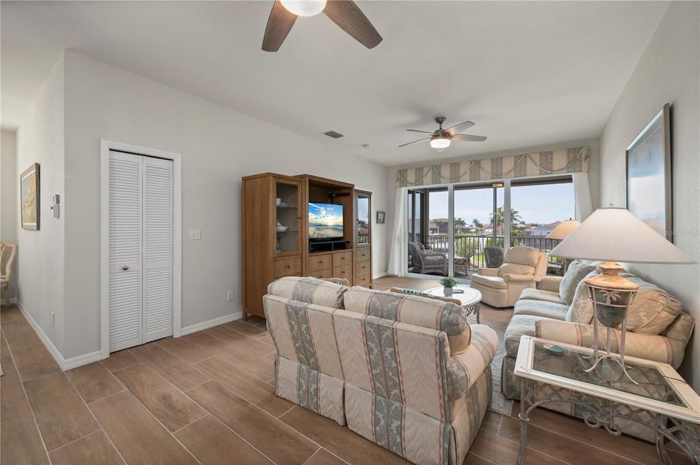 For Sale: $319,000 (3 beds, 2 baths, 1517 Square Feet)