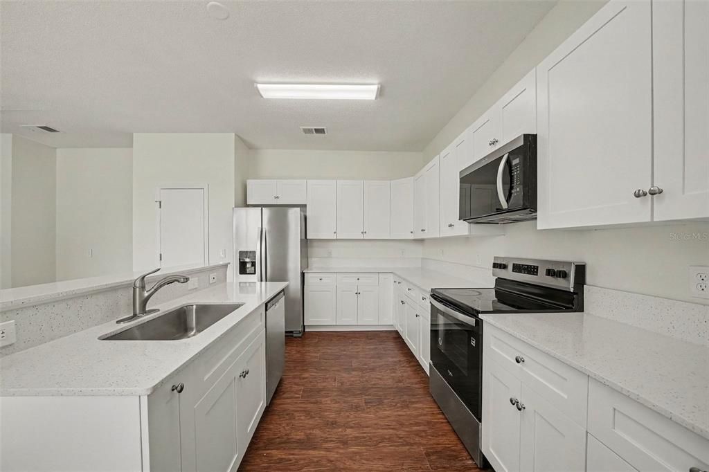 For Sale: $444,900 (5 beds, 2 baths, 3042 Square Feet)