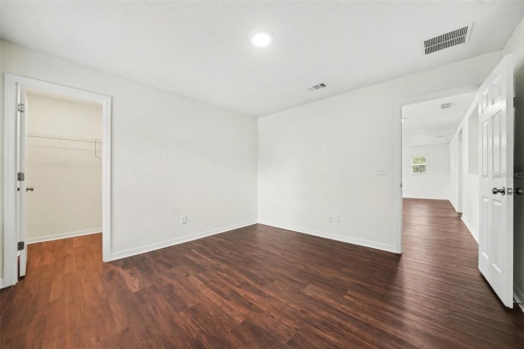 For Sale: $444,900 (5 beds, 2 baths, 3042 Square Feet)