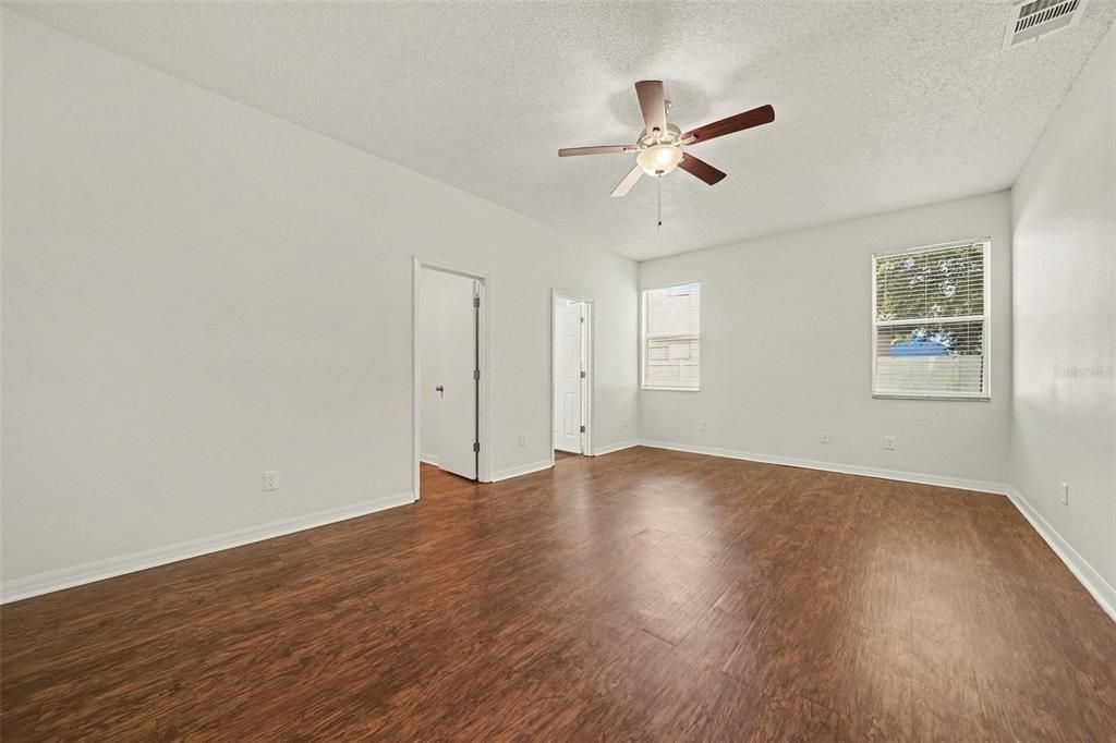 For Sale: $444,900 (5 beds, 2 baths, 3042 Square Feet)