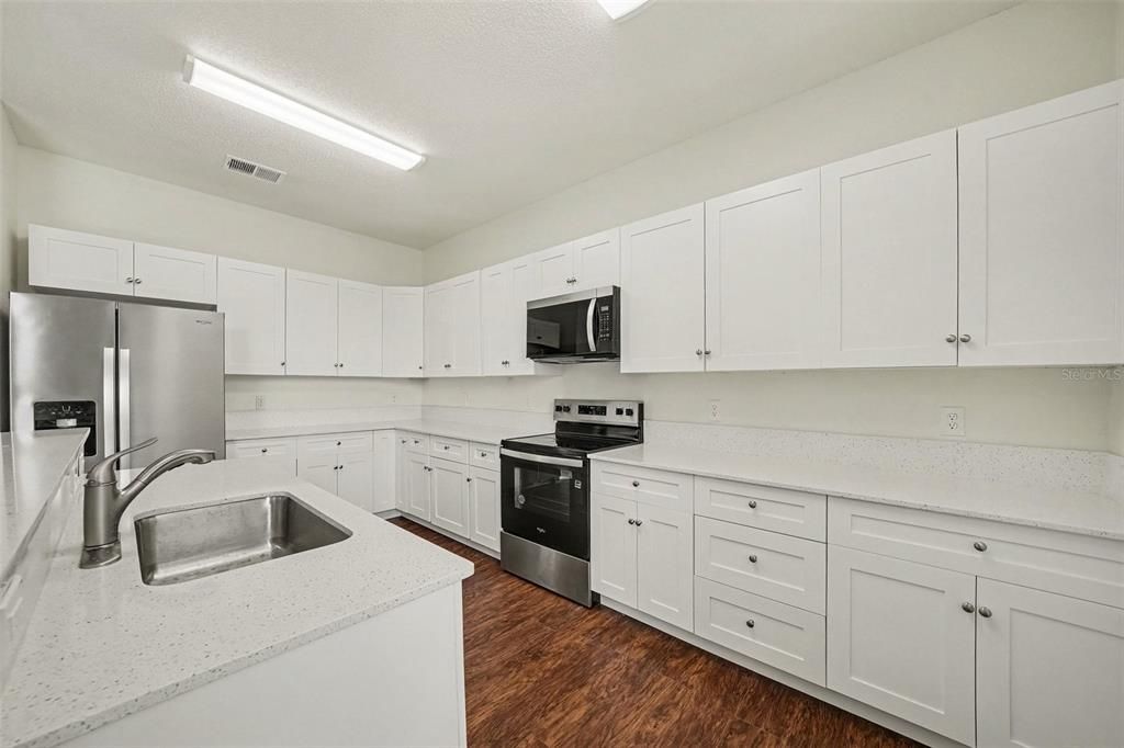 For Sale: $444,900 (5 beds, 2 baths, 3042 Square Feet)
