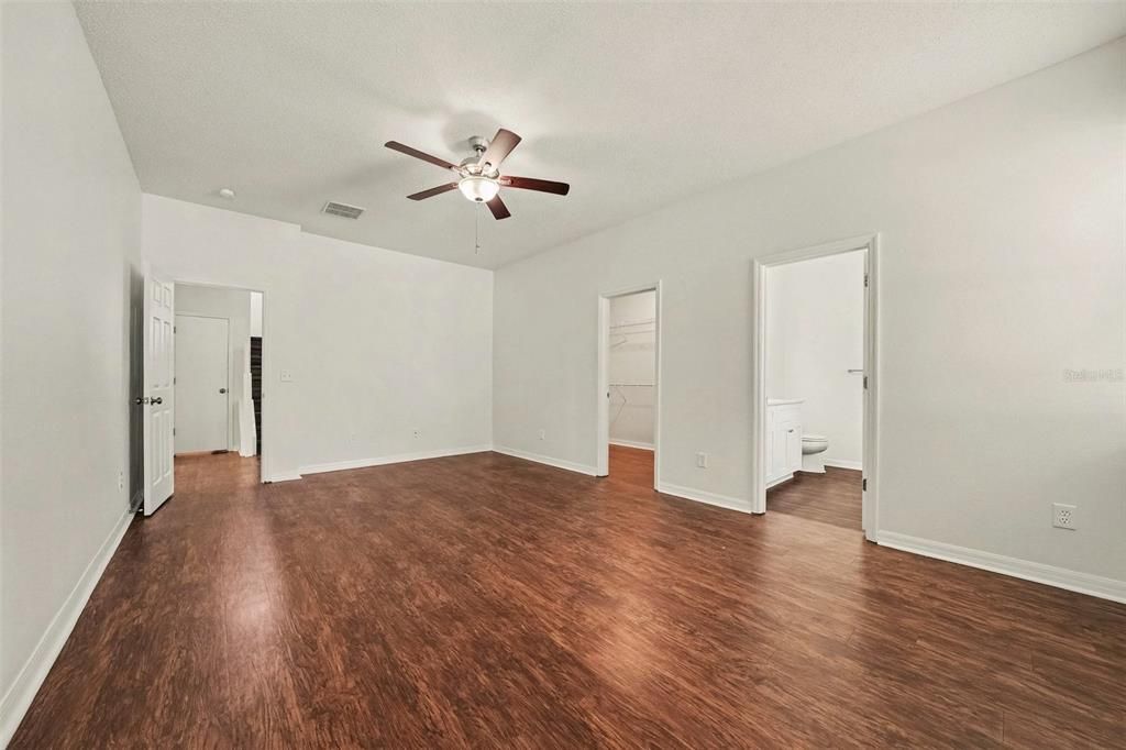 For Sale: $444,900 (5 beds, 2 baths, 3042 Square Feet)