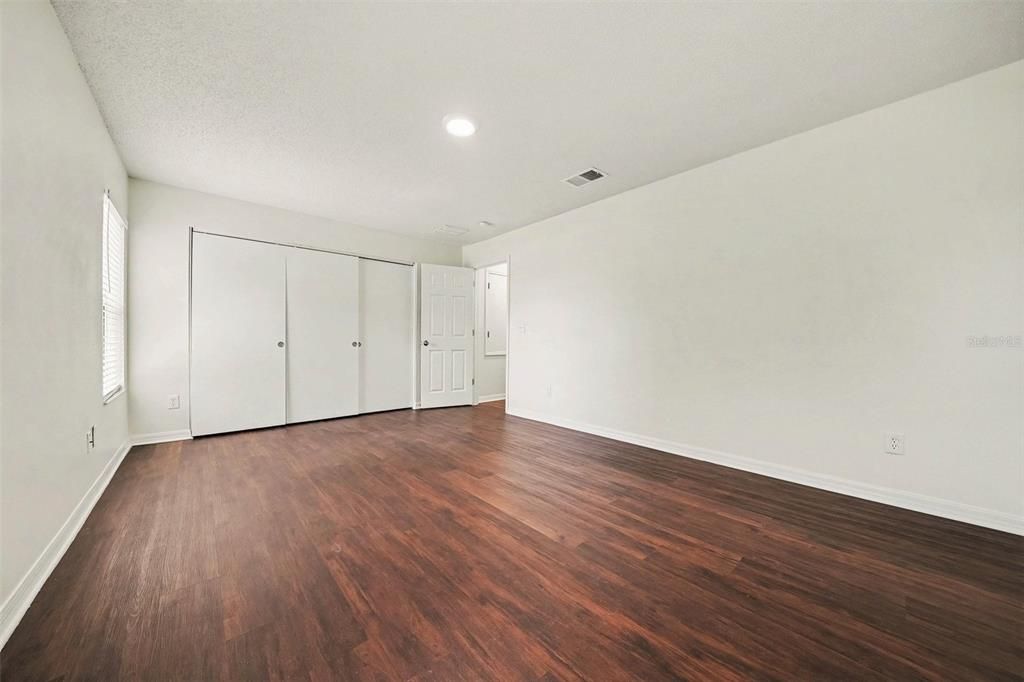 For Sale: $444,900 (5 beds, 2 baths, 3042 Square Feet)