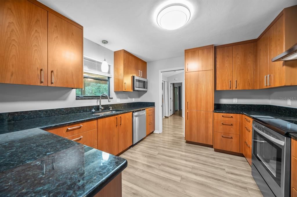 En Renta: $2,600 (4 camas, 2 baños, 2080 Pies cuadrados)