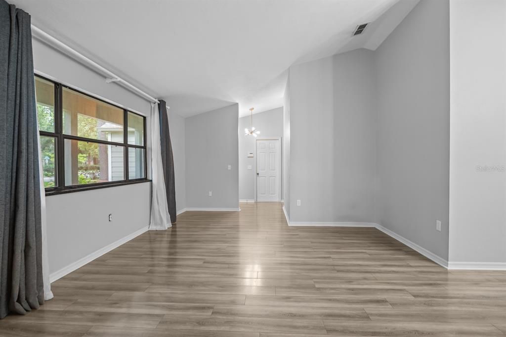 En Renta: $2,600 (4 camas, 2 baños, 2080 Pies cuadrados)