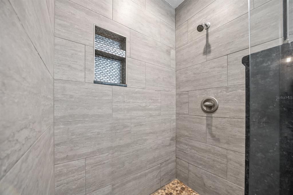 En Renta: $2,600 (4 camas, 2 baños, 2080 Pies cuadrados)