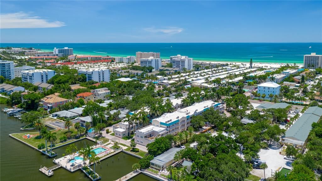 В аренду: $10,500 (2 спален, 2 ванн, 1270 Квадратных фут)