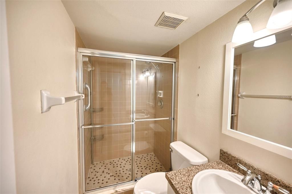 На продажу: $110,000 (2 спален, 2 ванн, 860 Квадратных фут)