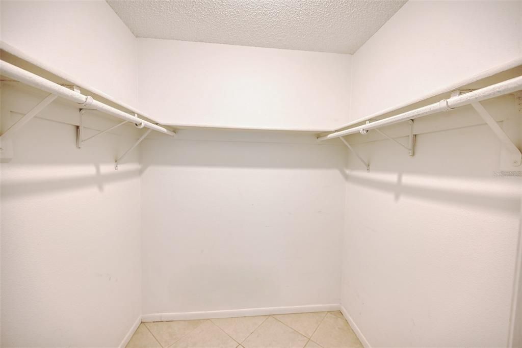 На продажу: $110,000 (2 спален, 2 ванн, 860 Квадратных фут)