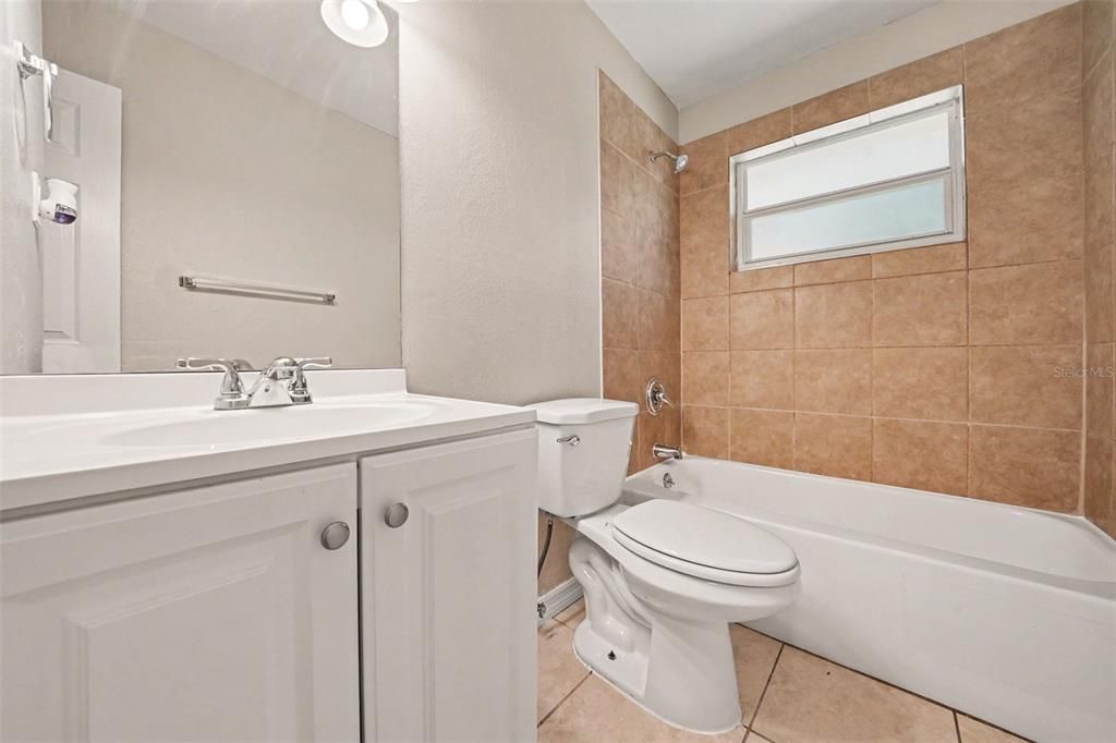 На продажу: $239,900 (3 спален, 2 ванн, 1171 Квадратных фут)