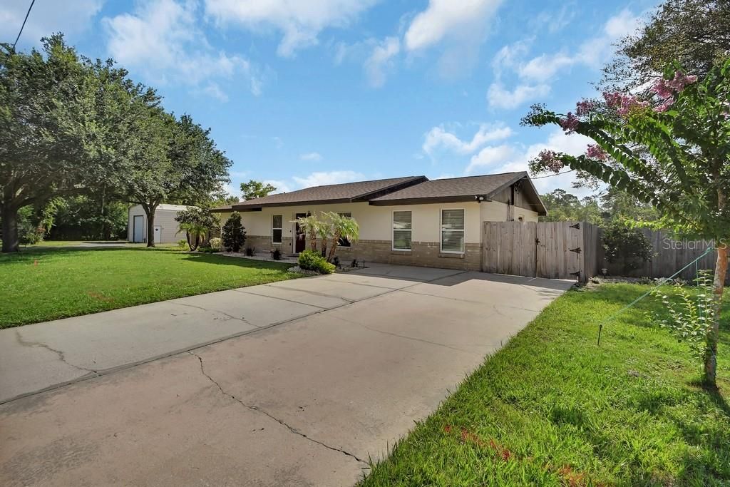 Activo con contrato: $349,900 (3 camas, 2 baños, 1636 Pies cuadrados)