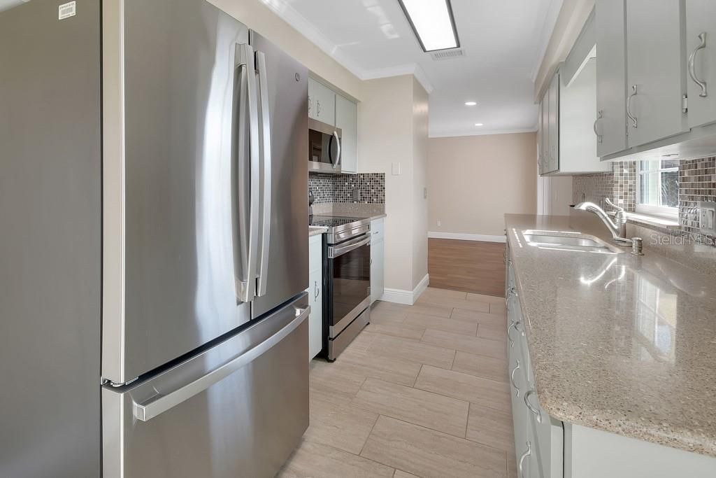 Activo con contrato: $349,900 (3 camas, 2 baños, 1636 Pies cuadrados)