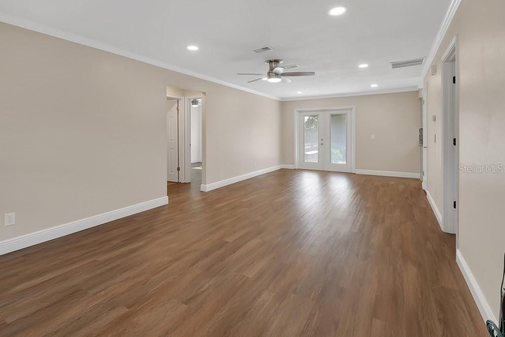 Activo con contrato: $349,900 (3 camas, 2 baños, 1636 Pies cuadrados)