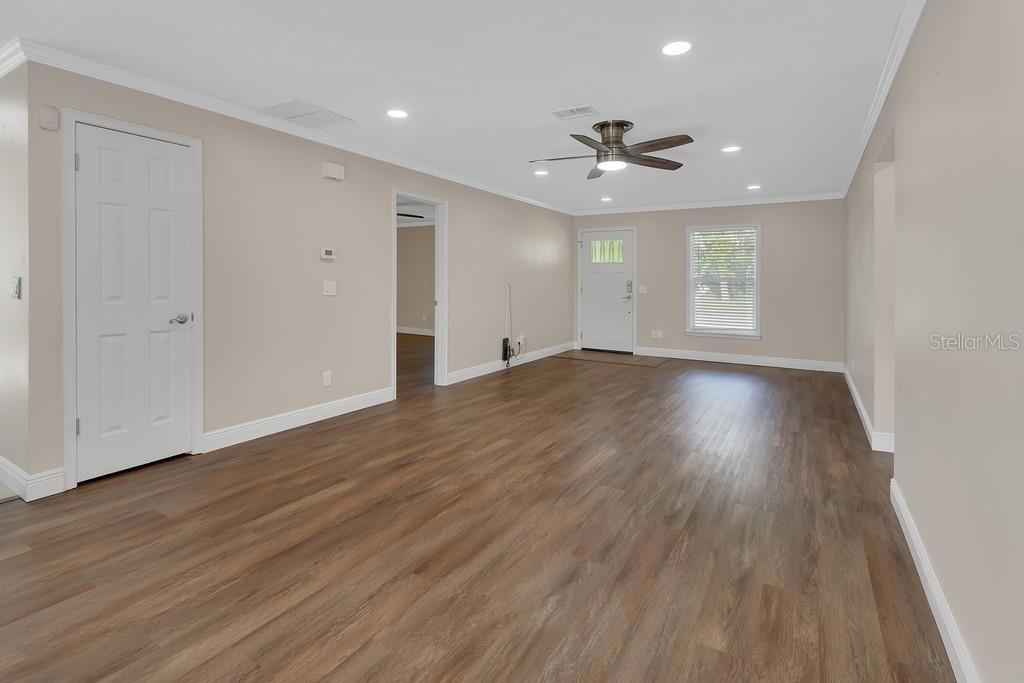 Activo con contrato: $349,900 (3 camas, 2 baños, 1636 Pies cuadrados)