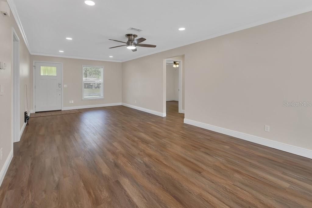 Activo con contrato: $349,900 (3 camas, 2 baños, 1636 Pies cuadrados)