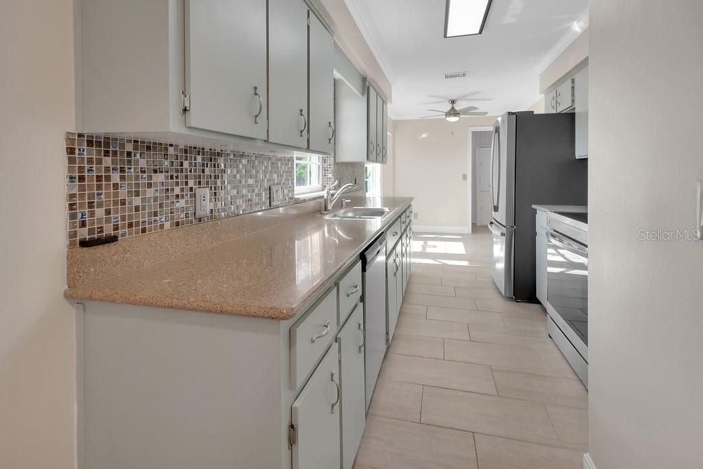 Activo con contrato: $349,900 (3 camas, 2 baños, 1636 Pies cuadrados)