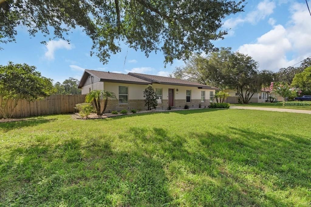 Activo con contrato: $349,900 (3 camas, 2 baños, 1636 Pies cuadrados)