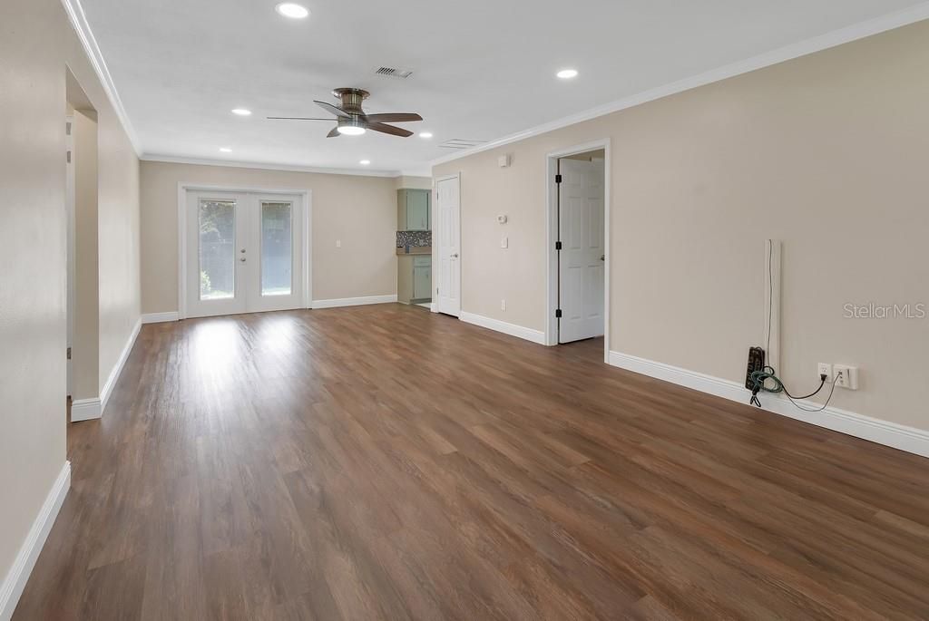 Activo con contrato: $349,900 (3 camas, 2 baños, 1636 Pies cuadrados)