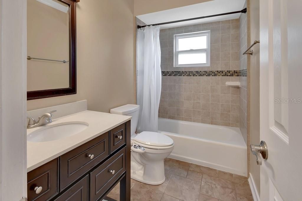 Activo con contrato: $349,900 (3 camas, 2 baños, 1636 Pies cuadrados)