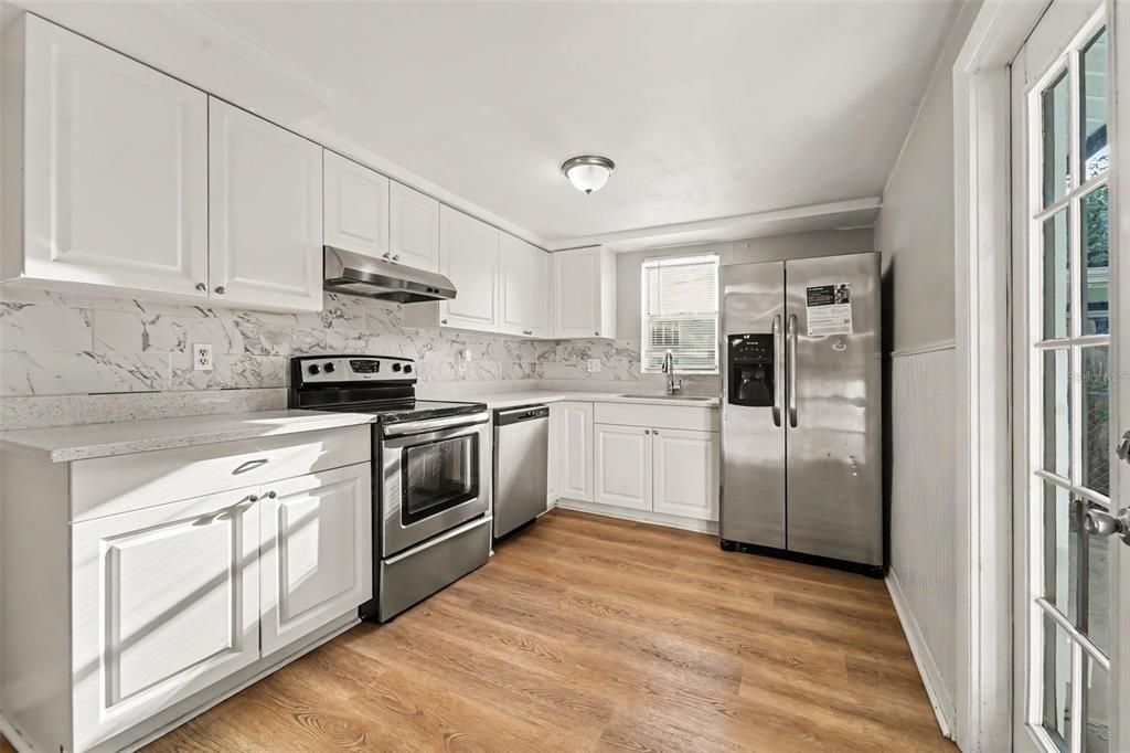 На продажу: $249,900 (3 спален, 2 ванн, 1332 Квадратных фут)