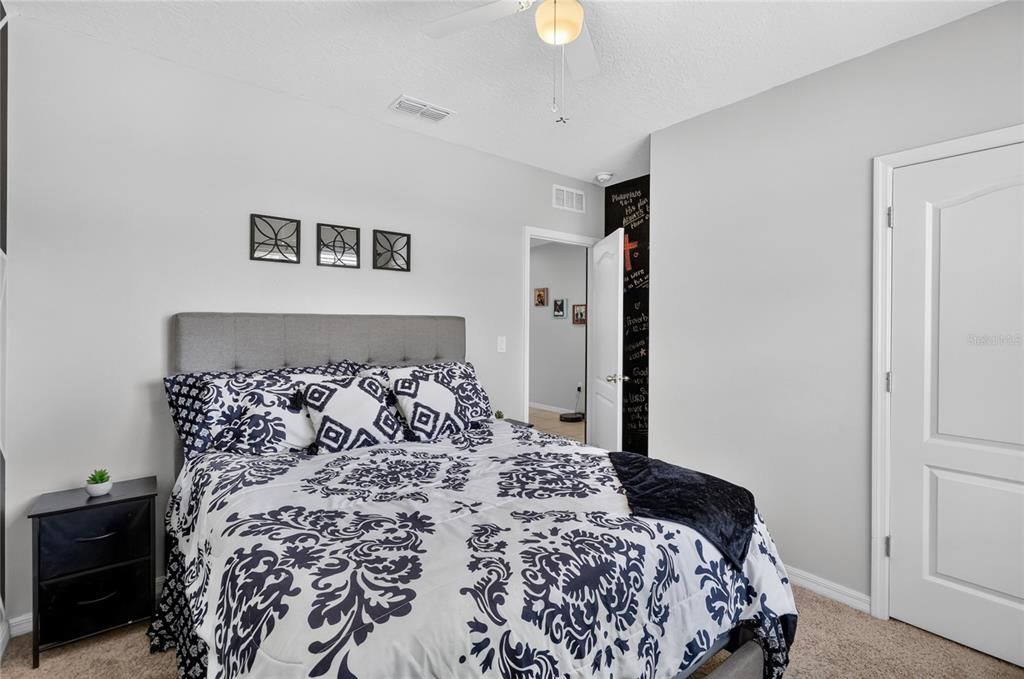En Venta: $339,000 (4 camas, 2 baños, 1867 Pies cuadrados)