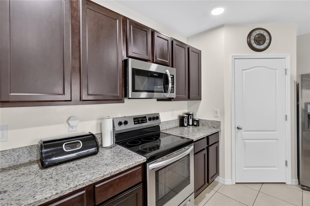 En Venta: $339,000 (4 camas, 2 baños, 1867 Pies cuadrados)