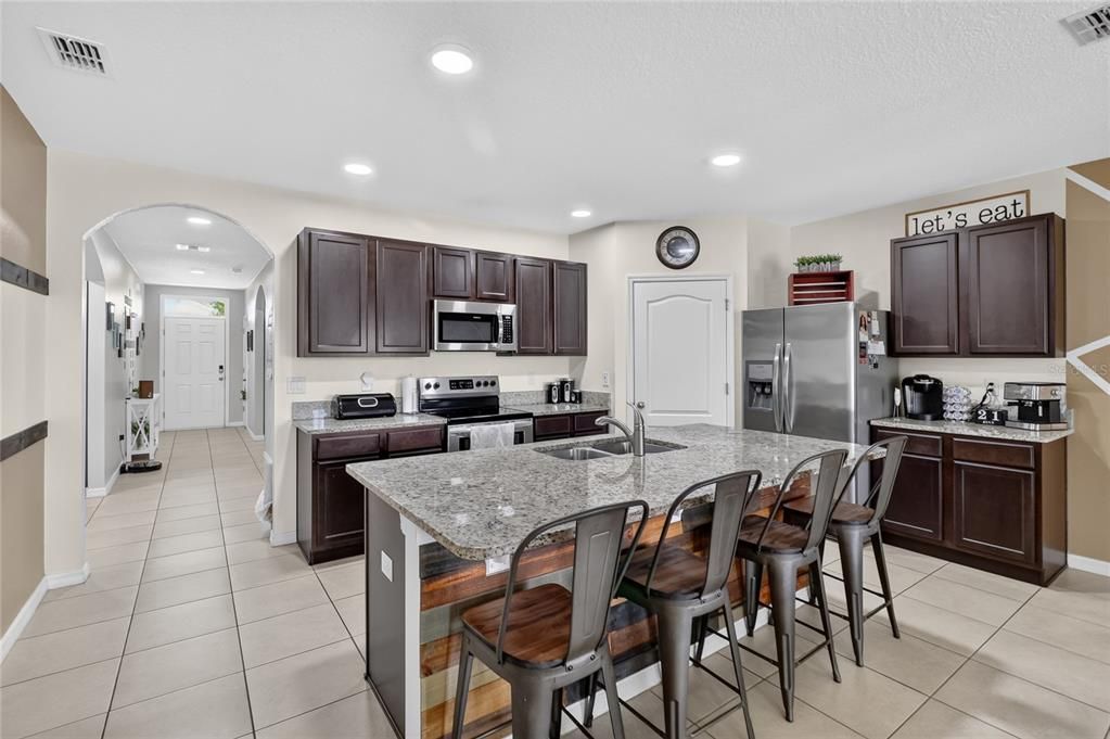 En Venta: $339,000 (4 camas, 2 baños, 1867 Pies cuadrados)