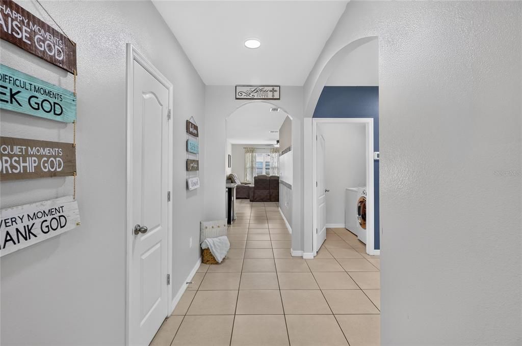 En Venta: $339,000 (4 camas, 2 baños, 1867 Pies cuadrados)