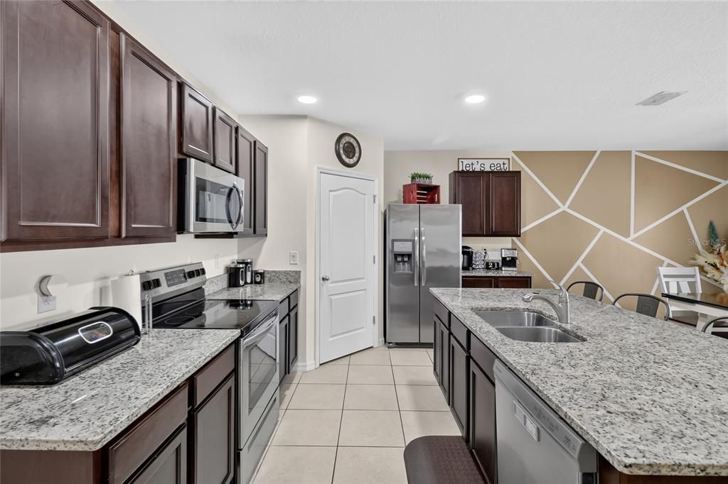 En Venta: $339,000 (4 camas, 2 baños, 1867 Pies cuadrados)