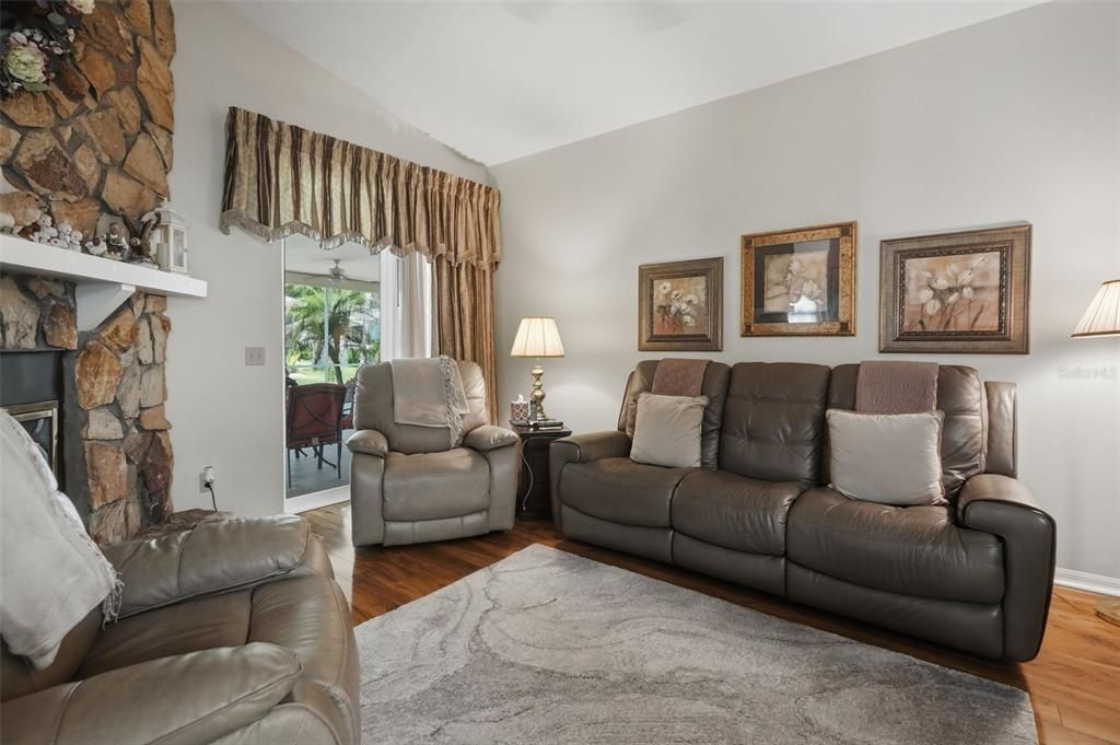 En Venta: $485,000 (4 camas, 2 baños, 2009 Pies cuadrados)