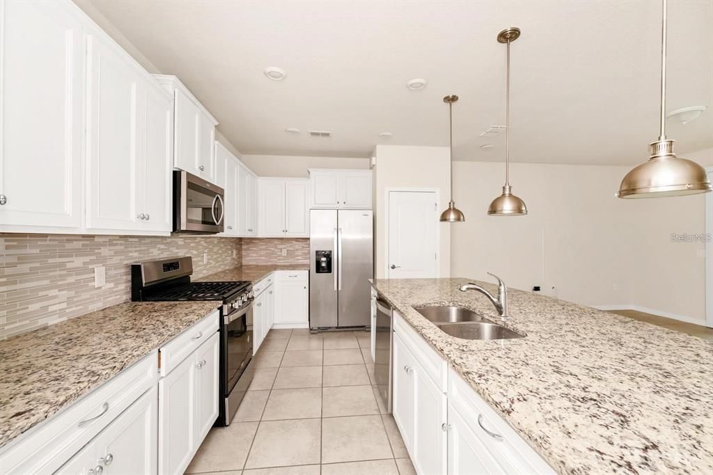 For Sale: $380,000 (5 beds, 4 baths, 2281 Square Feet)